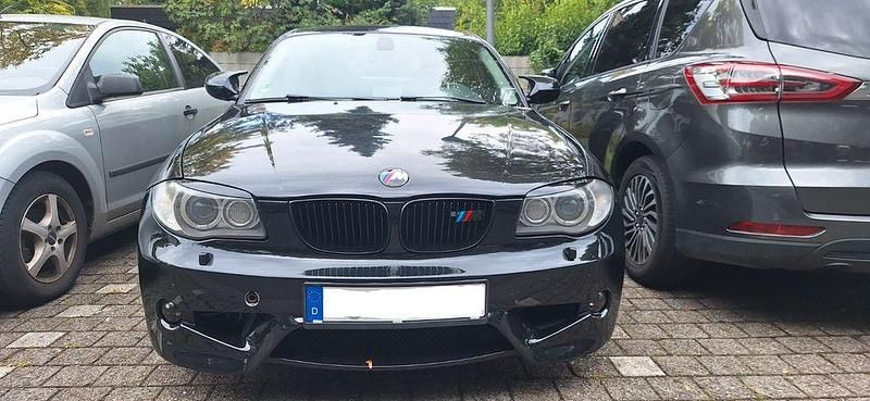 Schwarz Gebraucht 2011 BMW 118 Performance Kleinwagen | 6.500 € (Guter Preis) - Bild 1/4