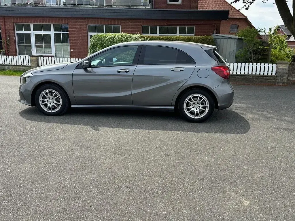 Gebraucht Mercedes A220 136 PS (100 kW) 2016 Grau Limousine