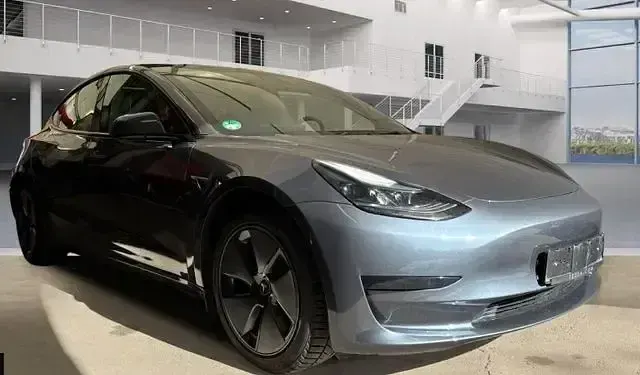 Usado Tesla Model 3 Standard Range 235 kW (320 CV) 2023 Gris Berlina