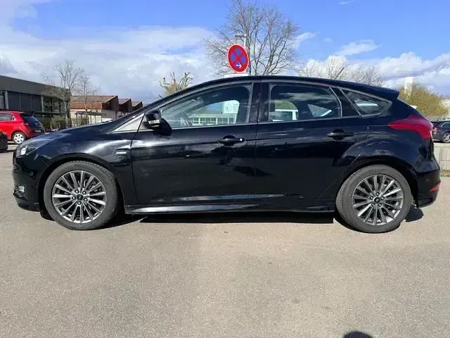 Gebraucht Ford Focus ST-Line 140 PS (102 kW) 2018 Schwarz Limousine