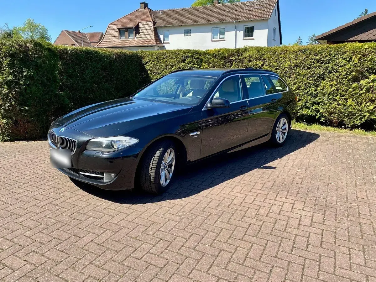 Gebraucht BMW 520 184 PS (135 kW) 2011 Schwarz Kombi