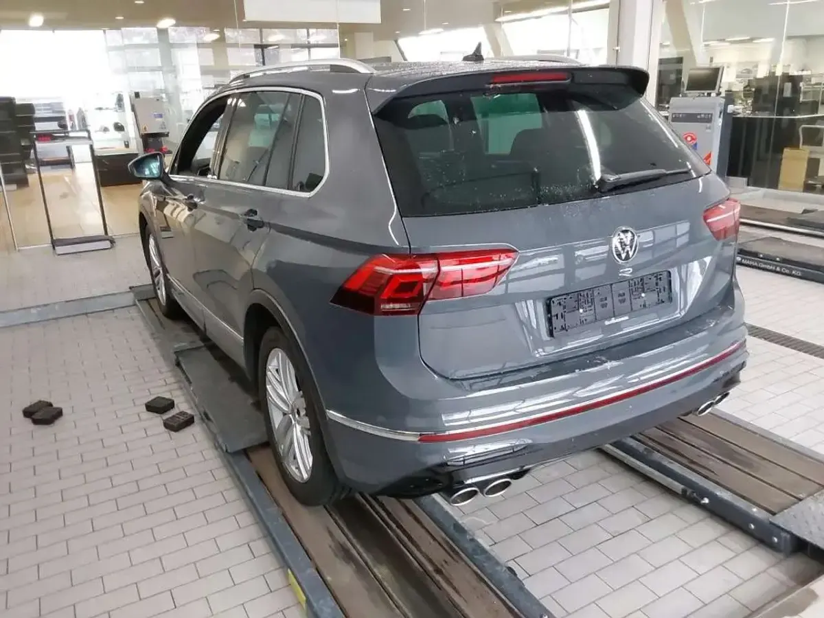 Gebraucht VW Tiguan R 320 PS (235 kW) 2023 Grau SUV