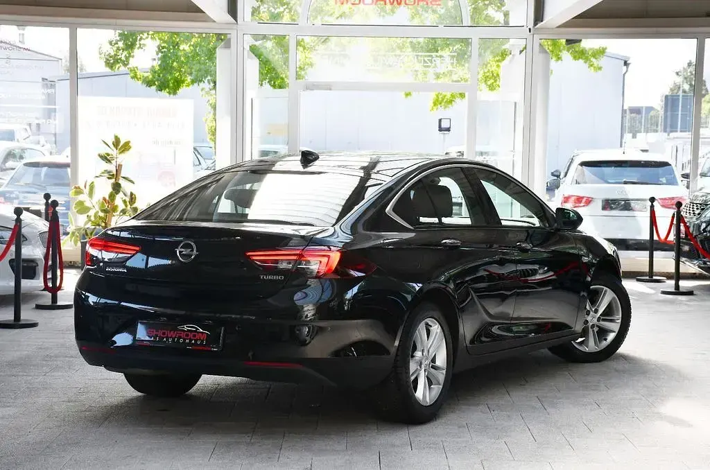 Gebraucht Opel Insignia Innovation 165 PS (121 kW) 2017 Schwarz Limousine