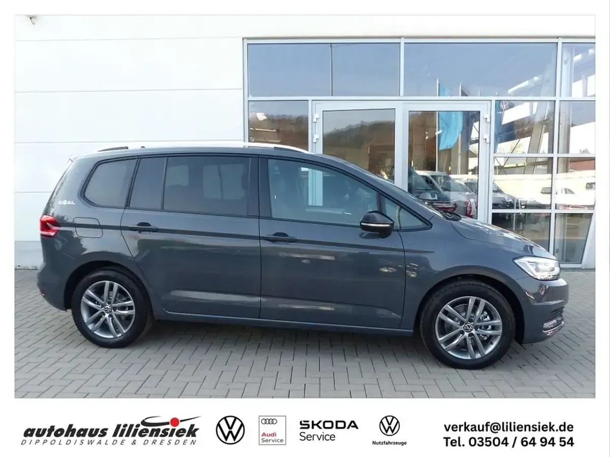 Gebraucht VW Touran Goal 150 PS (110 kW) 2024 Grau Van / Kleinbus