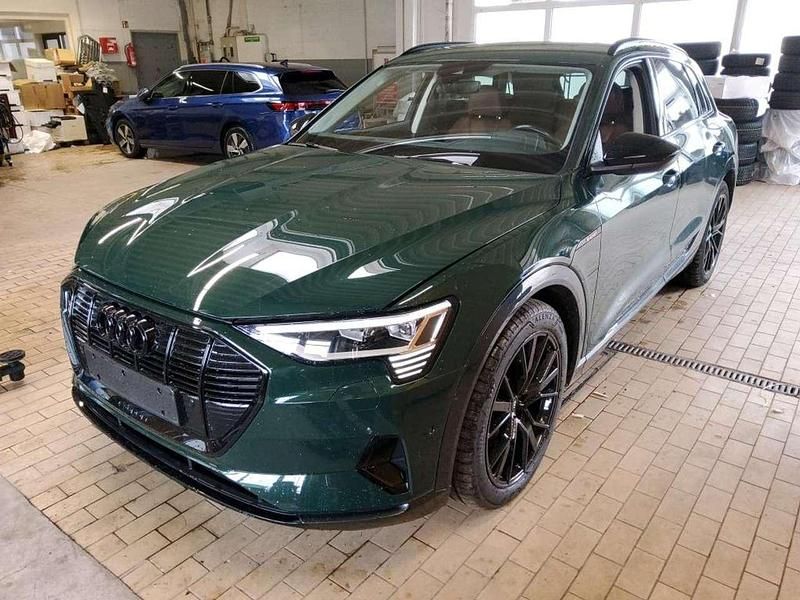 Grün audi exclusive Gebraucht 2022 Audi e-tron Advanced SUV | 38.700 € (Etwas zu teuer) - Bild 1/2