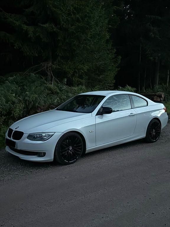 Gebraucht BMW 320 M Sport 170 PS (125 kW) 2011 Weiß Coupé
