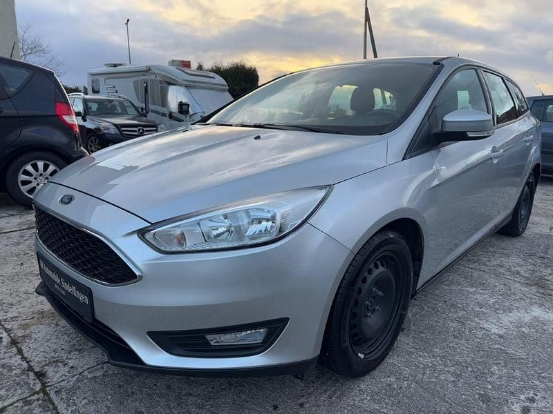 Silber Gebraucht 2017 Ford Focus Business Edition Limousine | 4.950 € (Superpreis) - Bild 1/4