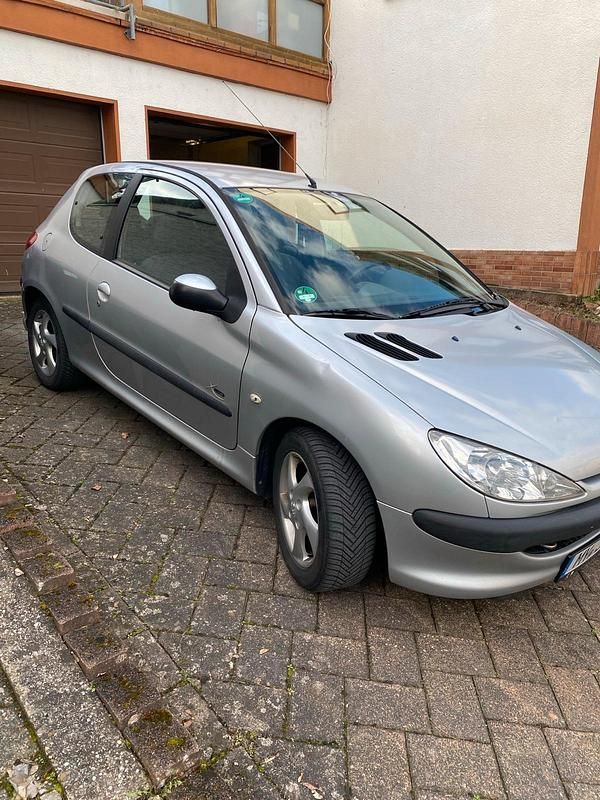 Gebraucht Peugeot 206 60 PS (44 kW) 2005 Silber Kleinwagen