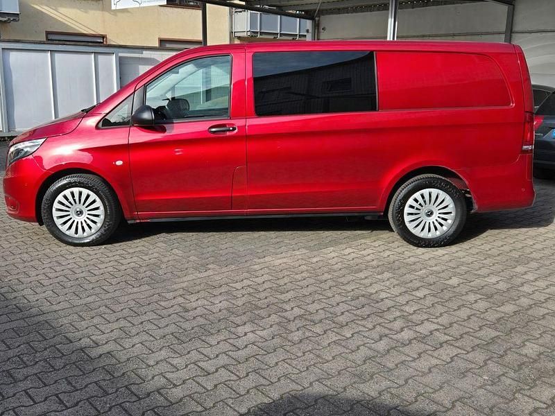 Gebraucht Mercedes Vito 237 PS (174 kW) 2022 Rot Van