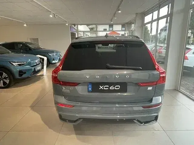 Gebraucht Volvo XC60 R-Design 253 PS (186 kW) 2022 Grau SUV