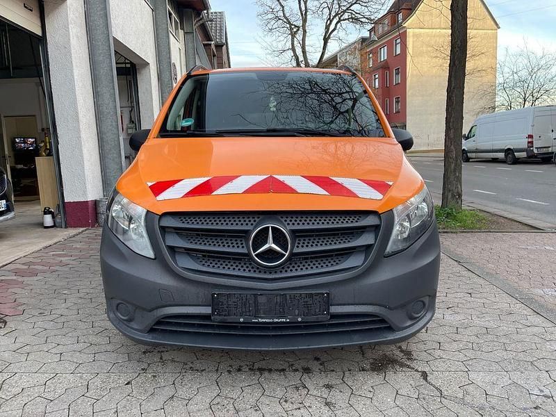 Gebraucht Mercedes Vito 190 PS (139 kW) 2022 Orange Van