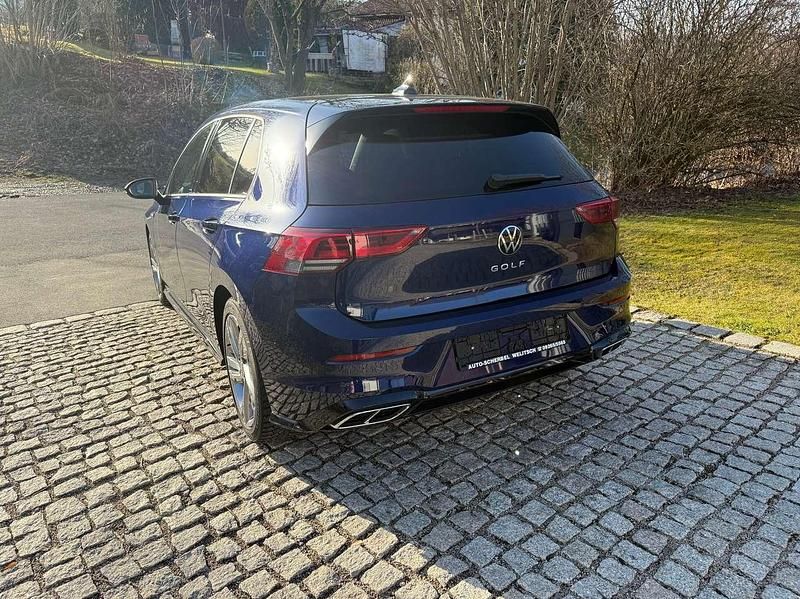 Gebraucht VW Golf VIII R-line 131 PS (96 kW) 2020 Atlantic blue metallic Kleinwagen