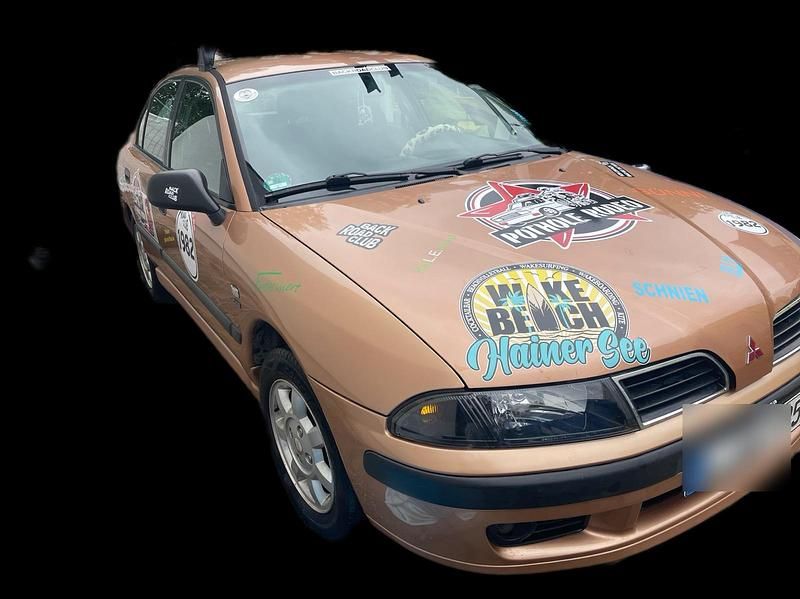 Braun Gebraucht 2000 Mitsubishi Carisma Limousine | 1.900 € (Etwas zu teuer) - Bild 1/4