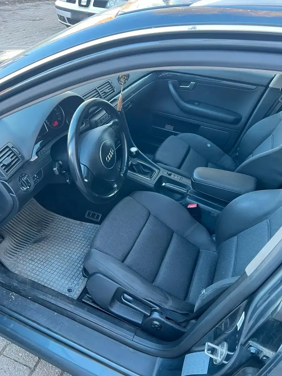 Second-hand Audi A4 131 CP (96 kW) 2004 Negru Berlinǎ