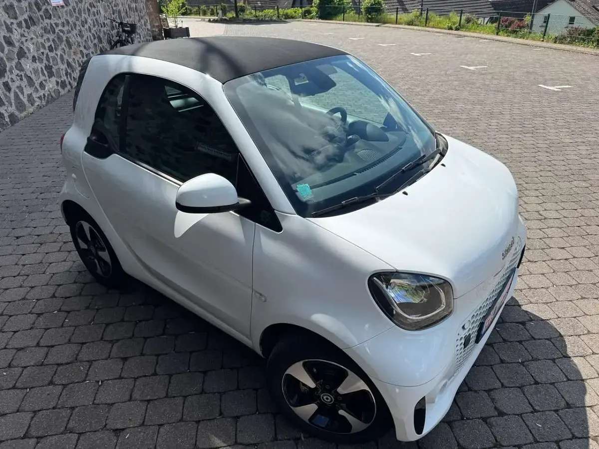 Gebraucht Smart ForTwo Coupé 60 kW (82 PS) 2023 Tridionsicherheitszelle weiss Kleinwagen