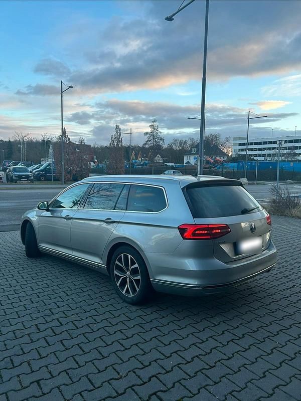 Gebraucht VW Passat Highline 150 PS (110 kW) 2016 Grau Kombi