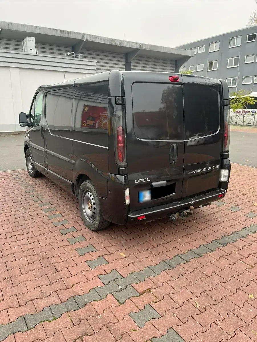 Gebraucht Opel Vivaro 82 PS (60 kW) 2004 Schwarz Van / Kleinbus