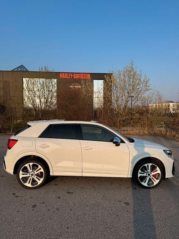 Gebraucht Audi SQ2 Ambiente 300 PS (220 kW) 2025 Weiß SUV
