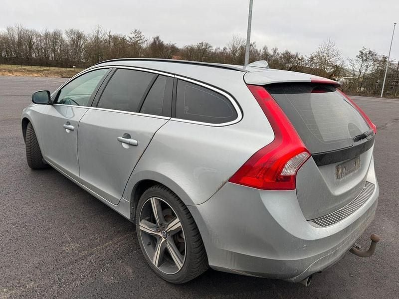Gebraucht Volvo V60 Momentum 190 PS (139 kW) 2016 Silber Kombi
