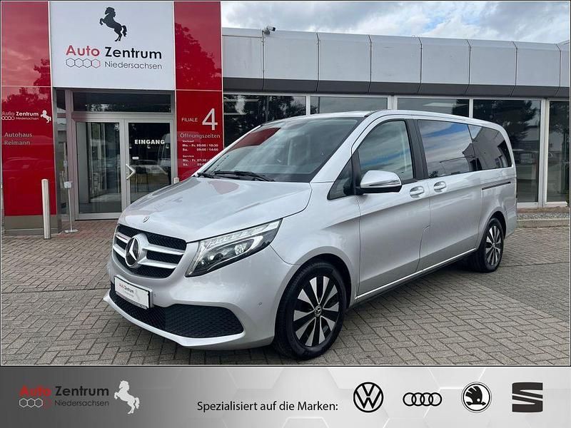 Brillantsilber metallic Gebraucht 2022 Mercedes V220 Edition Van / Kleinbus | 39.970 € (Fairer Preis) - Bild 1/4