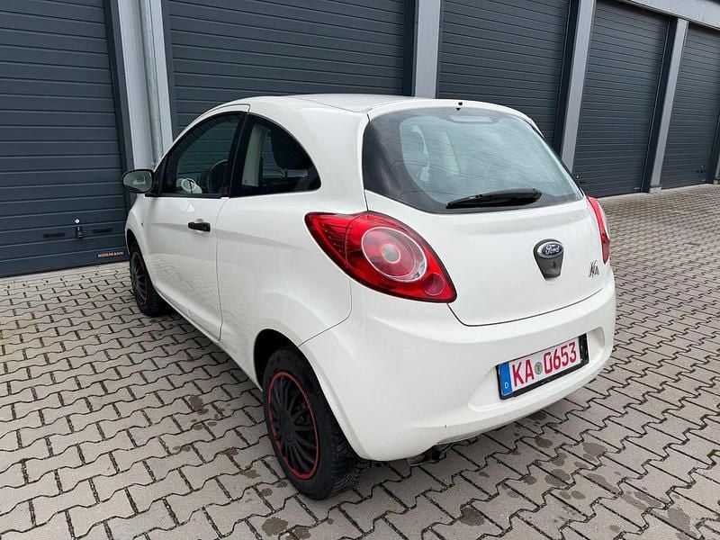 Gebraucht Ford Ka Ambiente 70 PS (51 kW) 2012 Weiß Kleinwagen