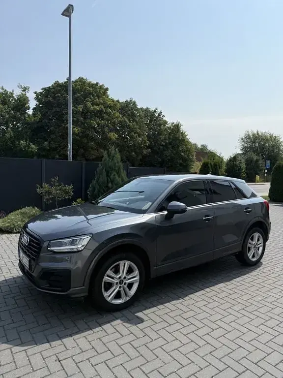 Gebraucht Audi Q2 Ambiente 116 PS (85 kW) 2018 Grau SUV
