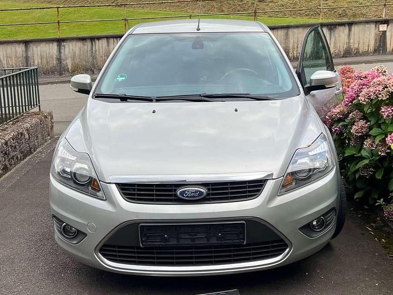 Silber Gebraucht 2009 Ford Focus Style Limousine | 2.500 € (Fairer Preis) - Bild 1/4