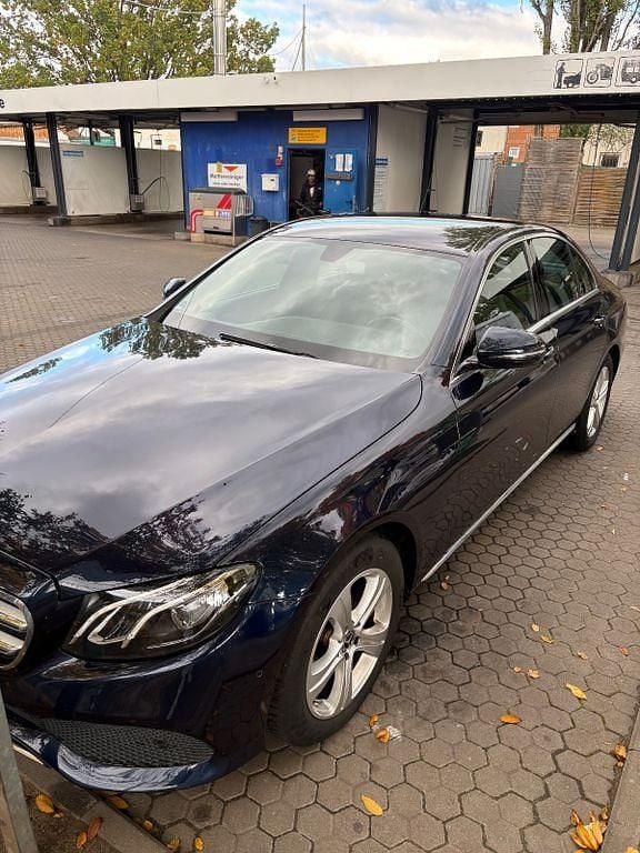 Gebraucht Mercedes E220 Avantgarde 194 PS (142 kW) 2017 Blau Limousine