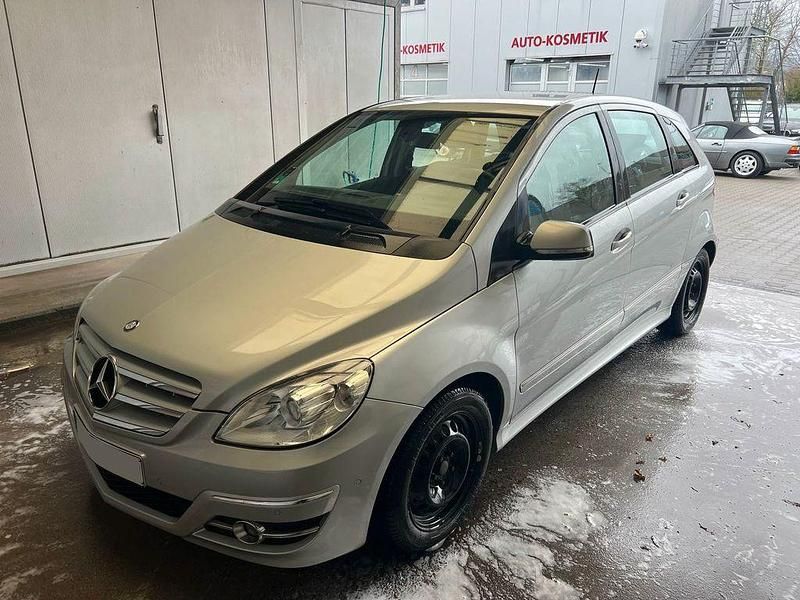 Gebraucht Mercedes B180 116 PS (85 kW) 2011 Silber Van / Kleinbus
