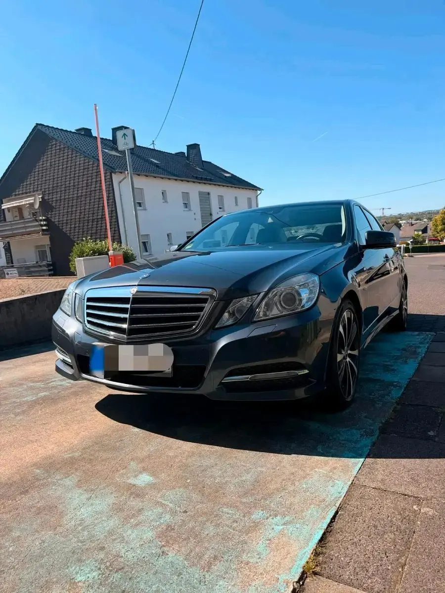 Gebraucht Mercedes E300 150 PS (110 kW) 2010 Limousine