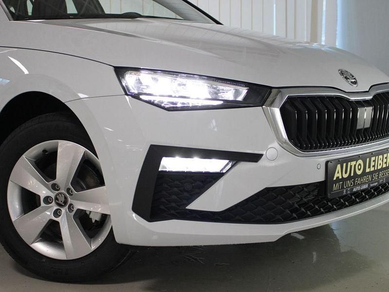 Neu Skoda Scala Selection 116 PS (85 kW) 2025 Weiß Kleinwagen
