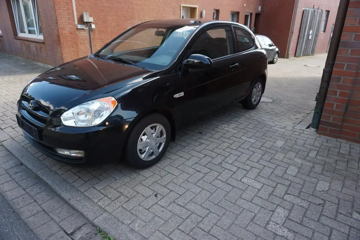 Gebraucht Hyundai Accent 97 PS (71 kW) 2007 Schwarz Limousine