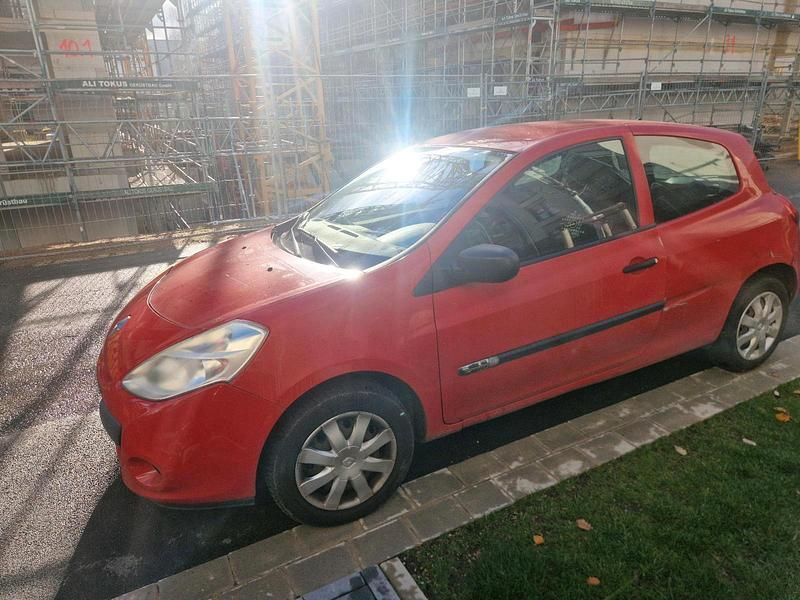 Rot Gebraucht 2012 Renault Clio IV Kleinwagen | 1.350 € (Superpreis) - Bild 1/4