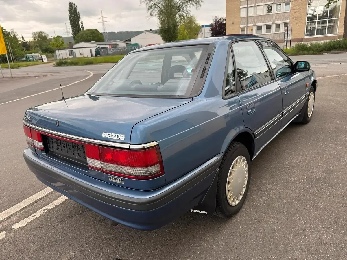 Gebraucht Mazda 626 115 PS (84 kW) 1990 Blau Limousine