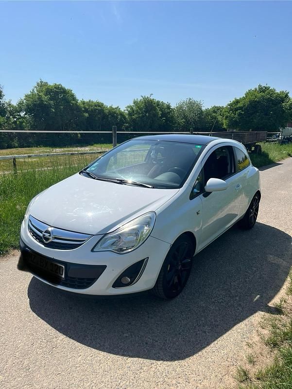 Weiß Gebraucht 2011 Opel Corsa Limousine | 2.000 € (Superpreis) - Bild 1/4