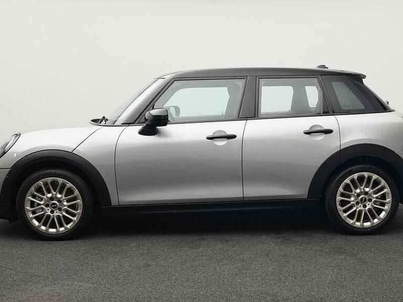 Gebraucht Mini Cooper Favoured 156 PS (114 kW) 2024 Silber Kleinwagen