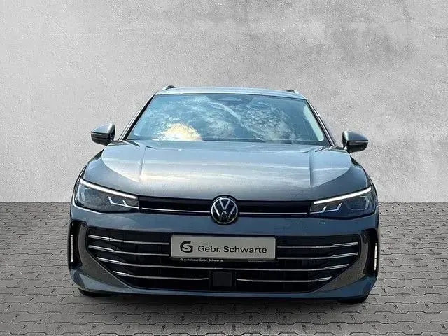 Gebraucht VW Passat Business 150 PS (110 kW) 2025 Grau Kombi
