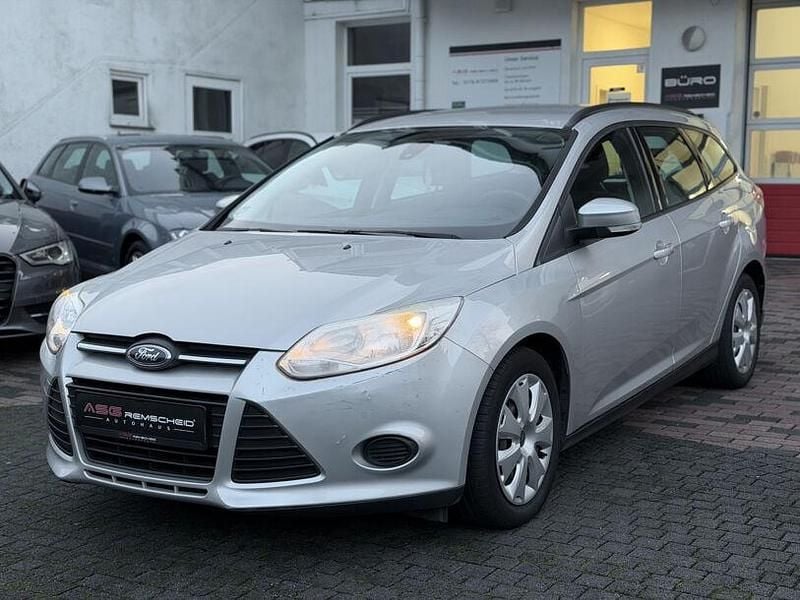 Silber Gebraucht 2014 Ford Focus Trend Kombi | 4.790 € (Guter Preis) - Bild 1/4