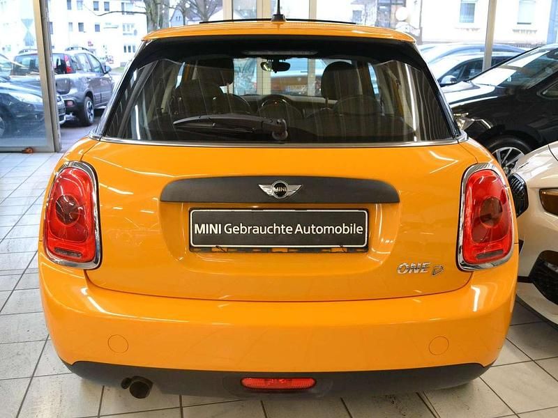 Gebraucht Mini One D 95 PS (69 kW) 2016 Volcanic orange Kleinwagen