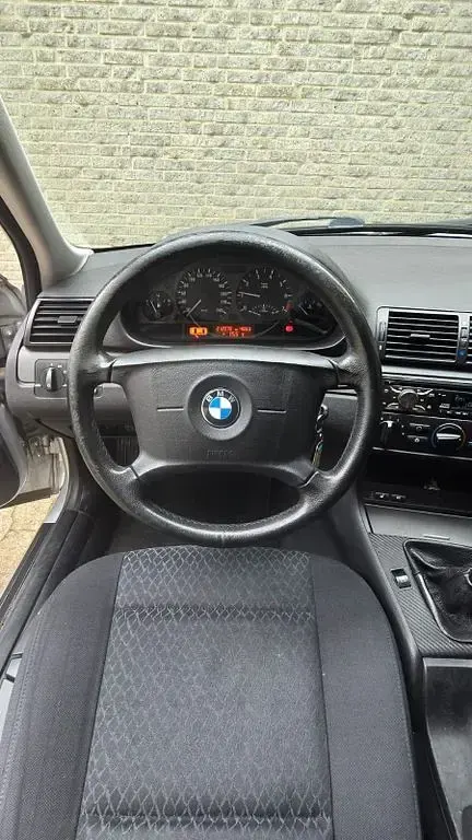 Gebraucht BMW 316 116 PS (85 kW) 2003 Silber Limousine