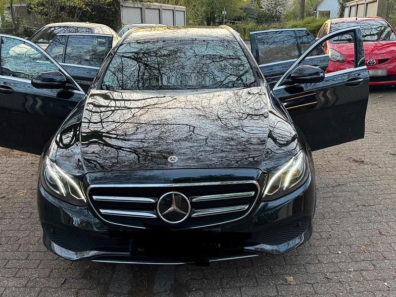 Gebraucht Mercedes E300 245 PS (180 kW) 2018 Schwarz Kombi