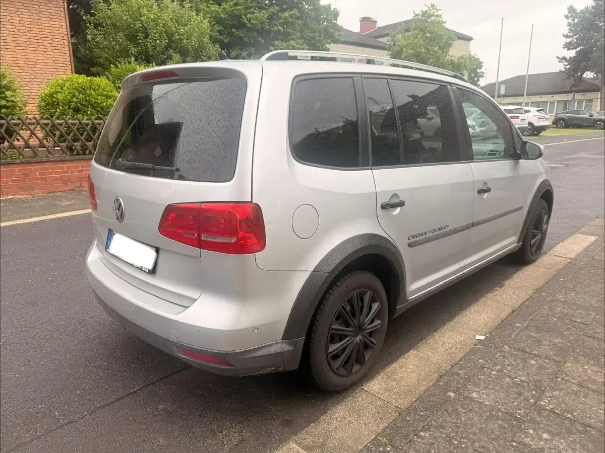 Gebraucht VW Touran Cross 105 PS (77 kW) 2012 Silber Van / Kleinbus