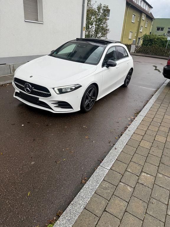 Weiß Gebraucht 2021 Mercedes A180 AMG Limousine | 20.800 € (Superpreis) - Bild 1/4