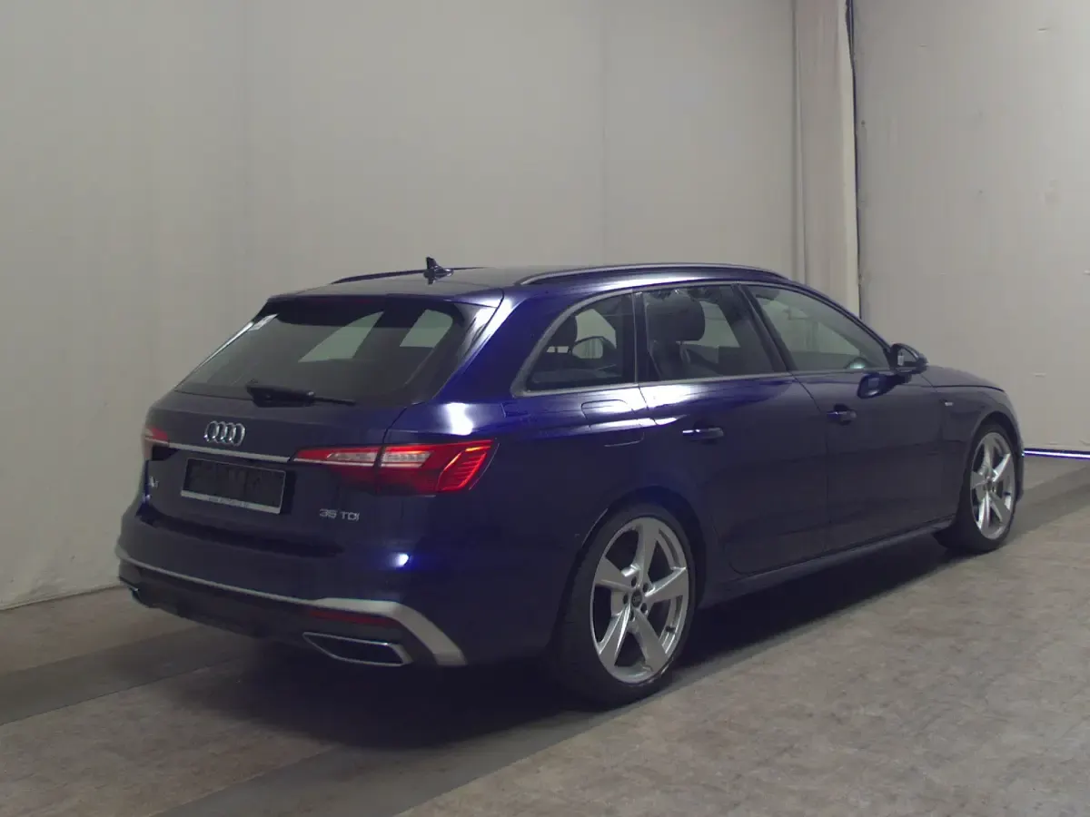 Gebraucht Audi A4 S-Line 163 PS (119 kW) 2023 Blau Kombi