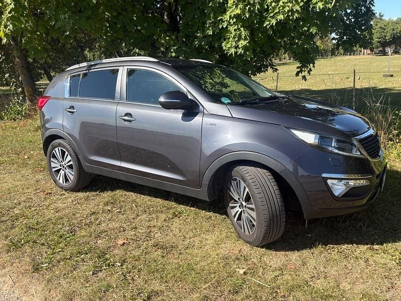 Grau Gebraucht 2016 Kia Sportage Spirit SUV | 11.200 € (Superpreis) - Bild 1/4