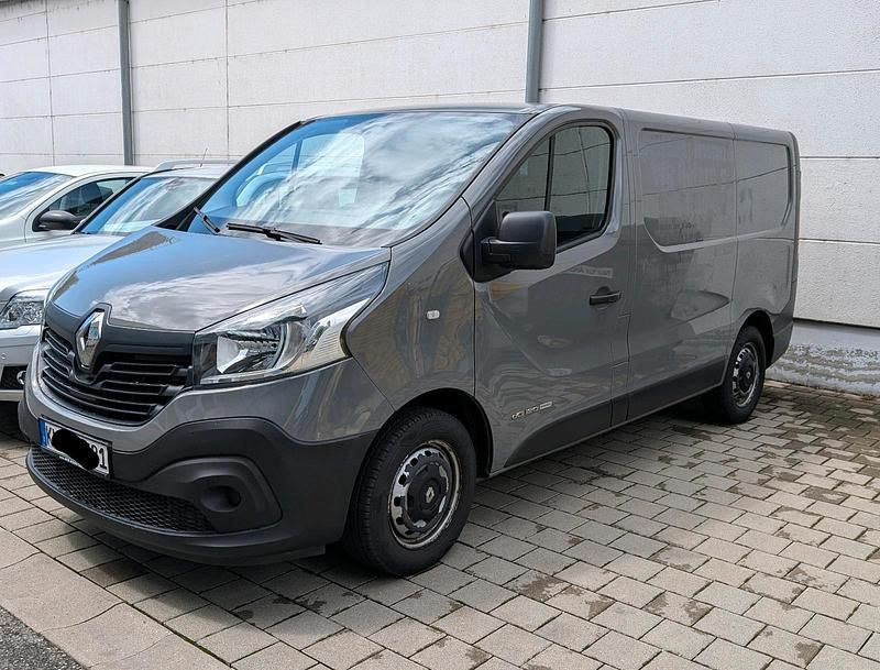 Grau Gebraucht 2016 Renault Trafic Van | 15.400 € - Bild 1/4