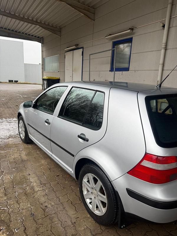 Gebraucht VW Golf IV 102 PS (75 kW) 2000 Silber Kleinwagen