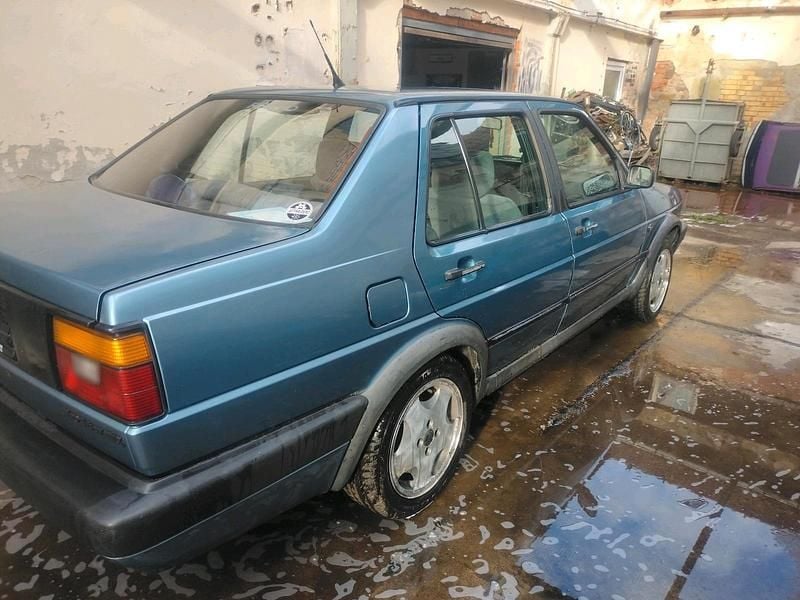 Second-hand VW Jetta 90 CP (66 kW) 1991 Albastru Berlinǎ
