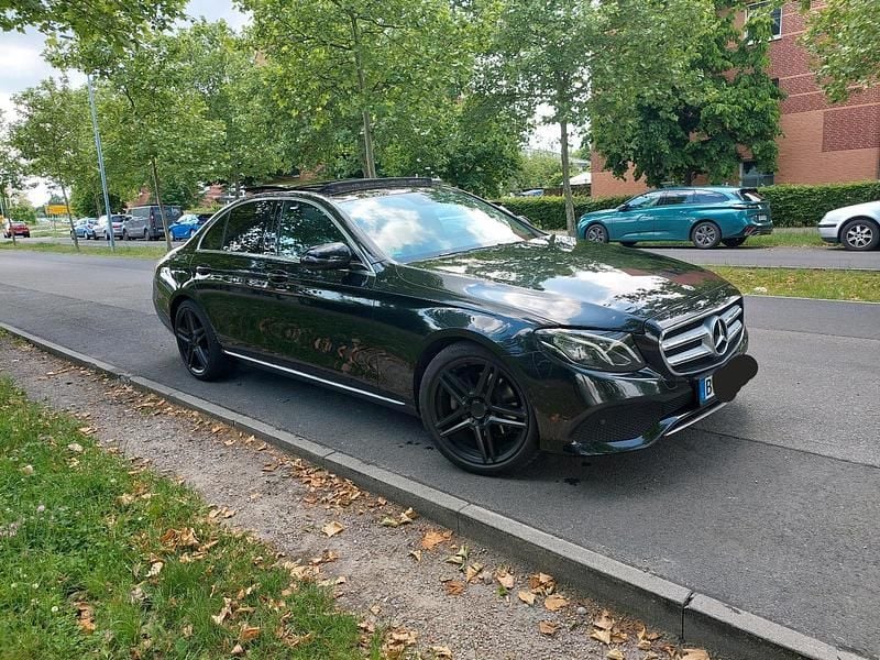 Gebraucht Mercedes E300 245 PS (180 kW) 2019 Schwarz Limousine