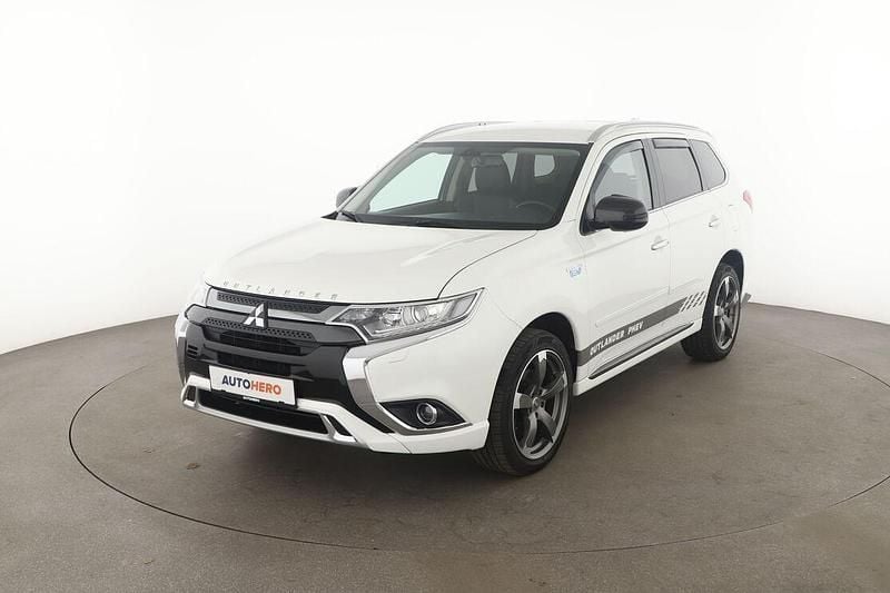 Weiß Gebraucht 2019 Mitsubishi Outlander SUV | 20.570 € (Fairer Preis) - Bild 1/3